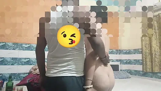 Nacked танцует в тройничке перед сексом в Калькутте