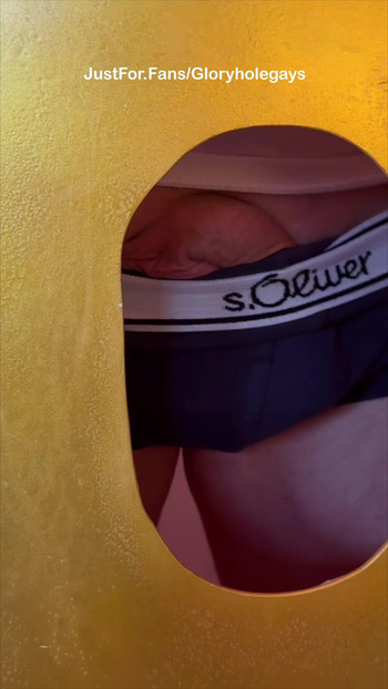 4# Izazov svršavanja - Neobrezani XL kurac na gloryholeu
