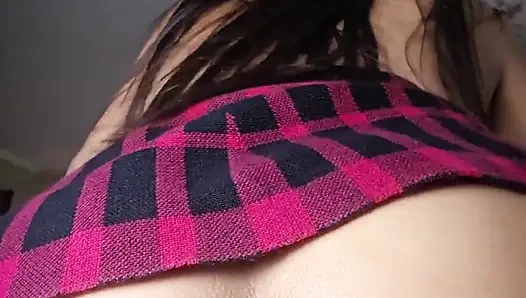 Ingin melihat apa yang ada di bawah rok?