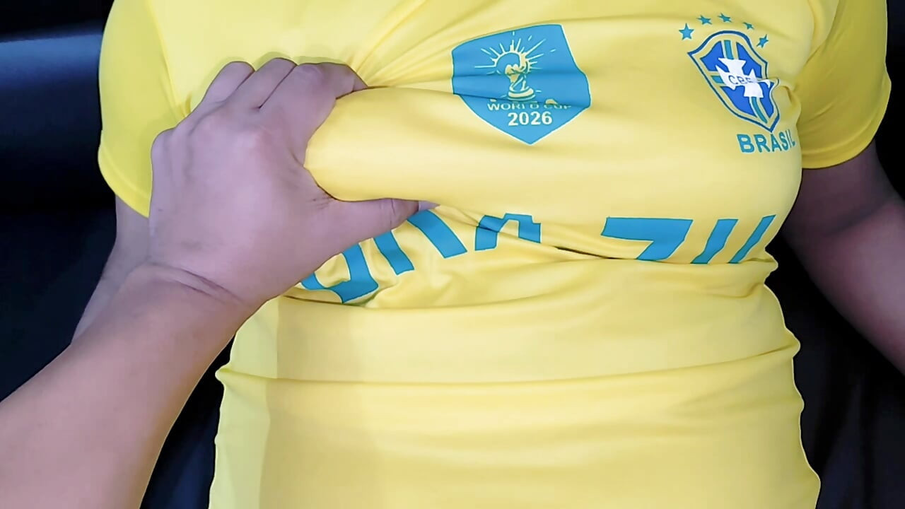 Polu brat jebe svoju prelepu polusestru dok se klade na fudbalsku utakmicu. (Pun bangla audio)