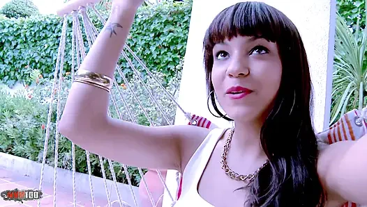 Sasha Jones: der tolle junge Mixed-Race Sasha Jones in Meinem Bett, für einen guten fick mit Squirting