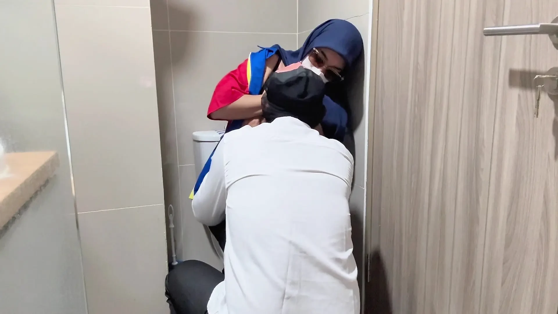 Intern Girl Taken By Boss To Public Bathroom