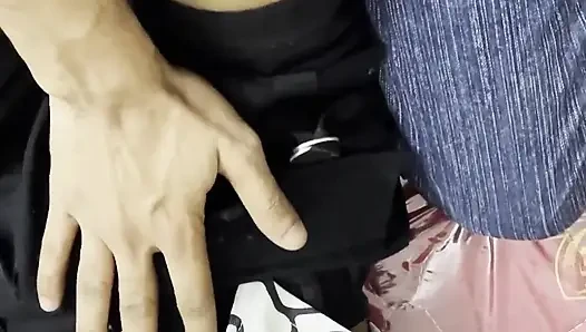 Aku nemuin adik tiriku lagi berbaring sambil bugil di kamarku dan aku suka banget ngentot memeknya habis-habisan sampai lubang pantatnya menganga lebar