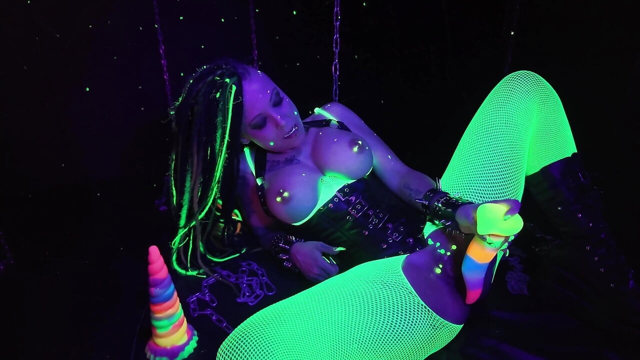 Hot Solo Play with Fucking and Sucking Endning!