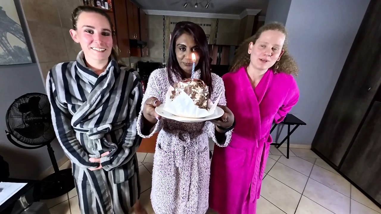 Best Birthday Gift! Three Girls Sucking My Cock, FFFM Foursome!