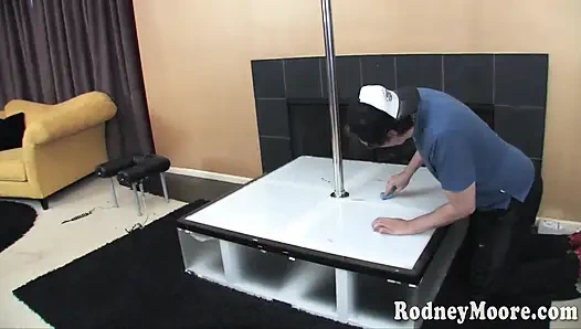 Seksi Rucca Page kıllı amına yarak alıyor döl yiyor