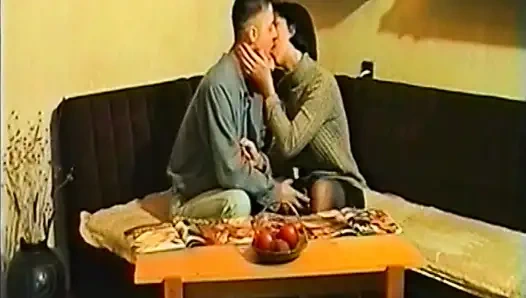 Cewek nakal ini lagi asik nyepong dan ngentot kontol habis-habisan