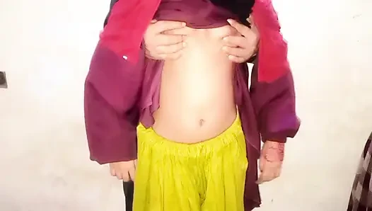 Gadis muslim berhijab sama guru kuliah di kamar