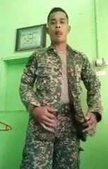 Asya askeri çıplak dans