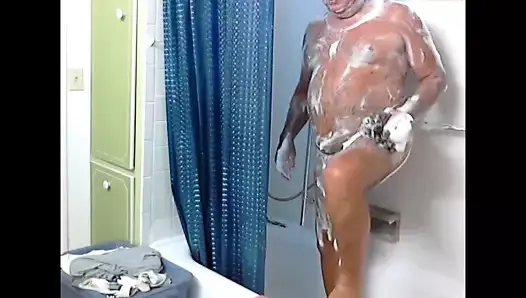 Papi prend sa douche