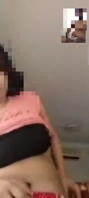 Kultni trenutak iz "Ja i moja zgodna nestašna seksi žena Sumy masturbacija seks u video pozivu"