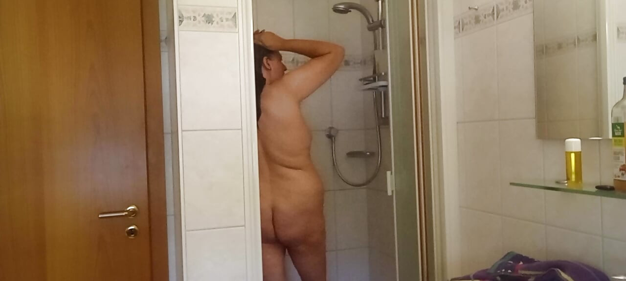 Mature German MILF 52 showers a chubby body under the shower