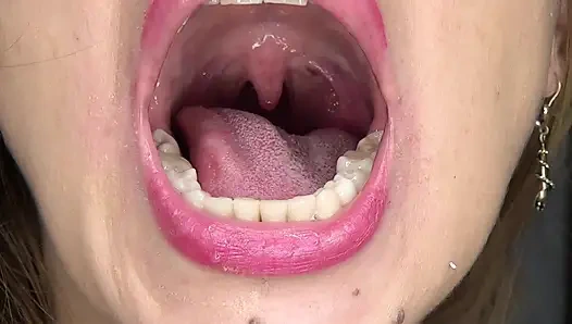 Ich Spiele Mit Meiner Uvula, Zunge Und Meinem Mund Vor Einem Spiegel