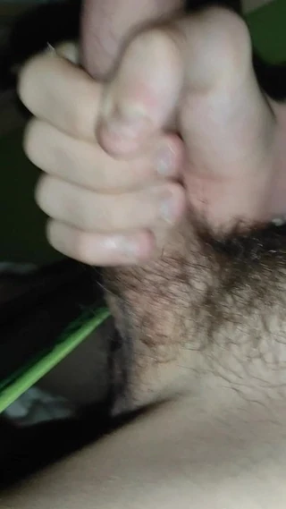 Küçük sürtük daha fazlası için bana dm