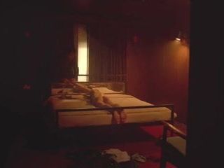 Alexandra Daddario - ans Bett gepeitscht