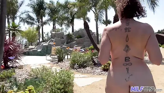 Milftrip toket besar keriting dewasa milf menyetubuhi kontol muda