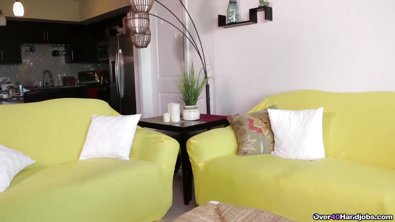 Vriendin's stiefmoeder Gabby heeft een speciale aanbieding voor Tsjaad