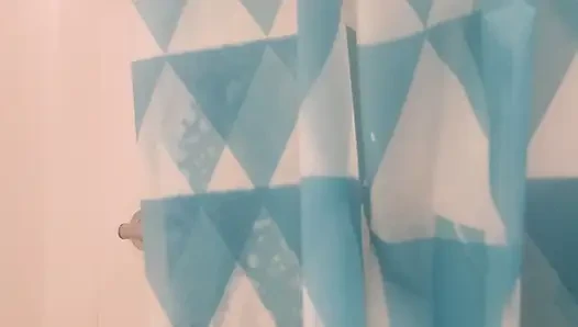 Watch me cum in the shower