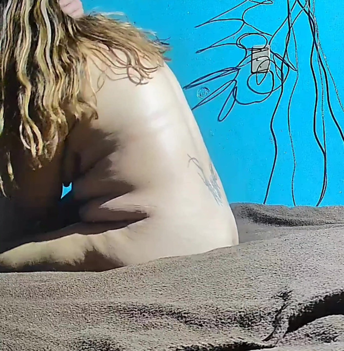 A blowjob before I burst her ass