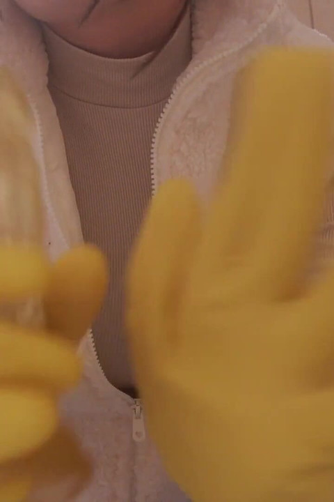 My Stepsister in Yellow Dishwashing Gloves Takes a Bath with a Dildo and Lots of White Foam and Soap