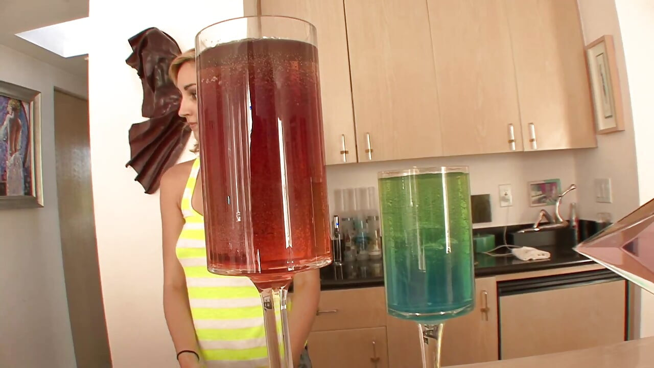 Lexi Gray and Raven Rockette are lesbians penetrating each