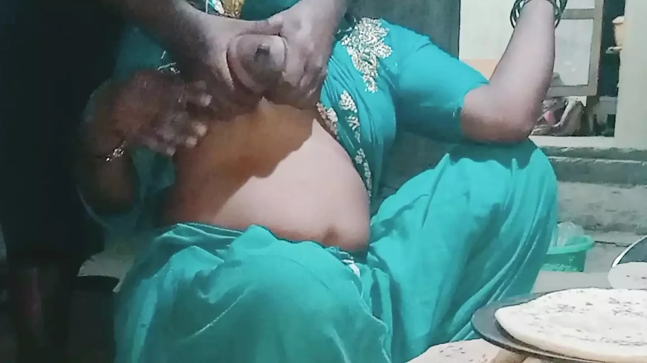 Roti banate samay jor se dhakka lagaya ek sath do kam