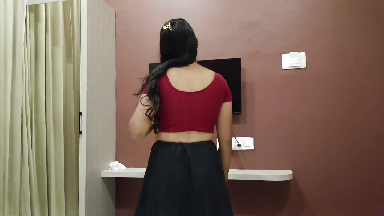 Ji La Grosse Bite Séduite Par Le Corps Sexy D’aishu En Train De Baiser Sa Chatte Et Son Cul Étroits