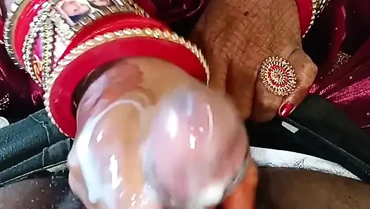 Hendjob di maine apne pati ko aur gadha ras nikali