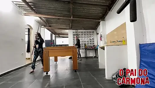 Играю в бильярд, оставляя Bad Melli голой