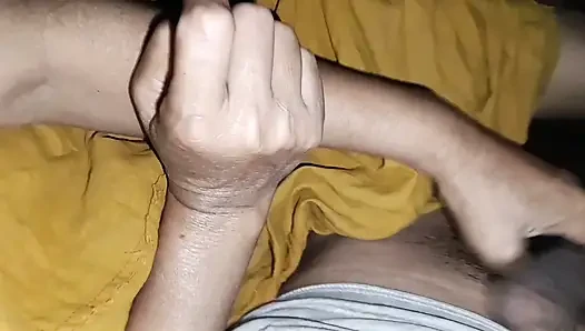 Bengalische hausfrau lutscht und fickt sexy bhabhi devar ne flachziehende verheiratete hausfrau fickt erstmals riesigen 8-zoll-schwanz zusammen