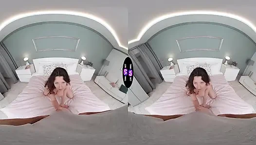 Lola bredly lagi asik mainin toket besarnya sebelum nyepong kontol dengan ganas - tmwvrnet
