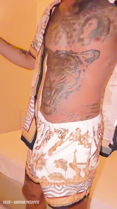Sabrina Prezotte a Atriz Do Porno Brasileiro Supreende Ator Italiano Gostoso Com Seu Belo Presente De 24 Cm De Pau Grande.