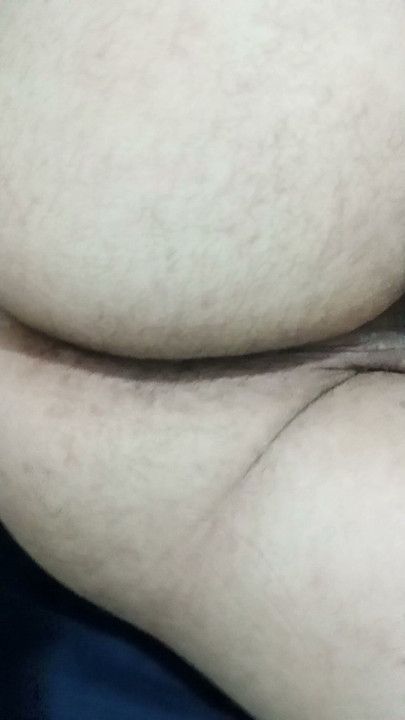 Lihatlah pantat besar dan seksi ini pamer