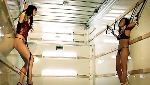 Pantat bahenol cewek hot rambut cokelat ini dientot habis-habisan vol 3