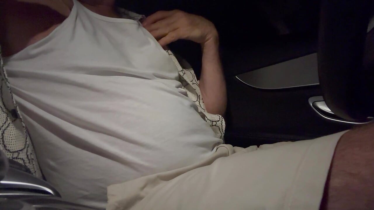 DADDY HORNY IN THE CAR AND PULLS OUT HIS COCK WITH FORESKIN AND CUMS