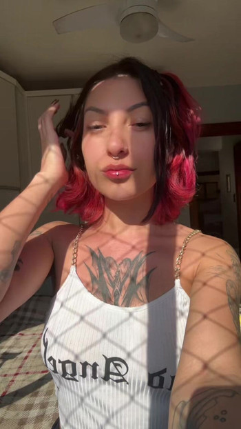 مجرد فتاة برازيلية لطيفة عمرها 19 سنة