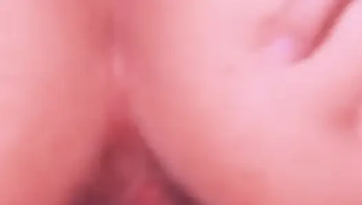 Sert zıplıyor! Çılgın bir şekilde sert üyesine biniyor.