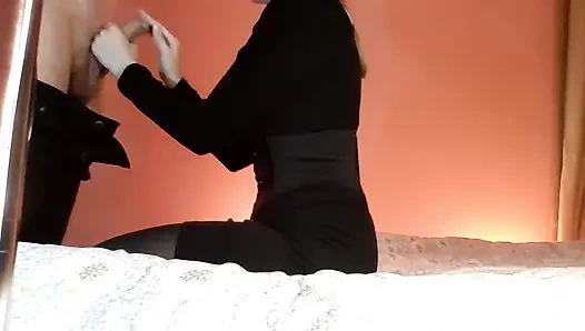 Муж шпионит за своей неверной женой