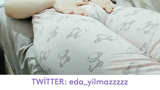 CAMEL TOE- PİJAMAYLA MASTURBASYON- KABARMIŞ AM- ŞİŞMİŞ AM- BÜYÜK AM- TURK PORNO- TURK MİLF
