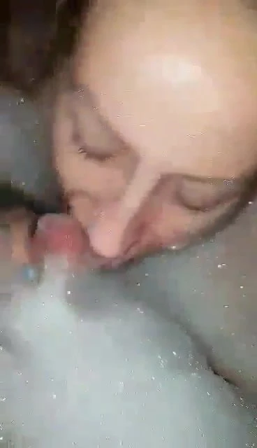 nevena pljuga u kadi