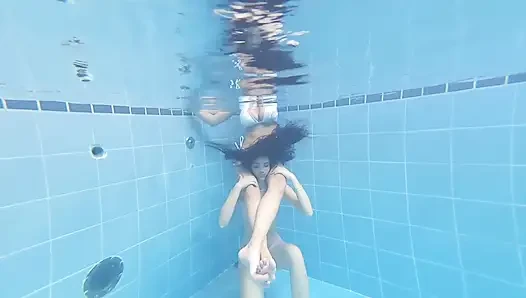 Control Extreme Underwater - the Perfect Ass Squizing