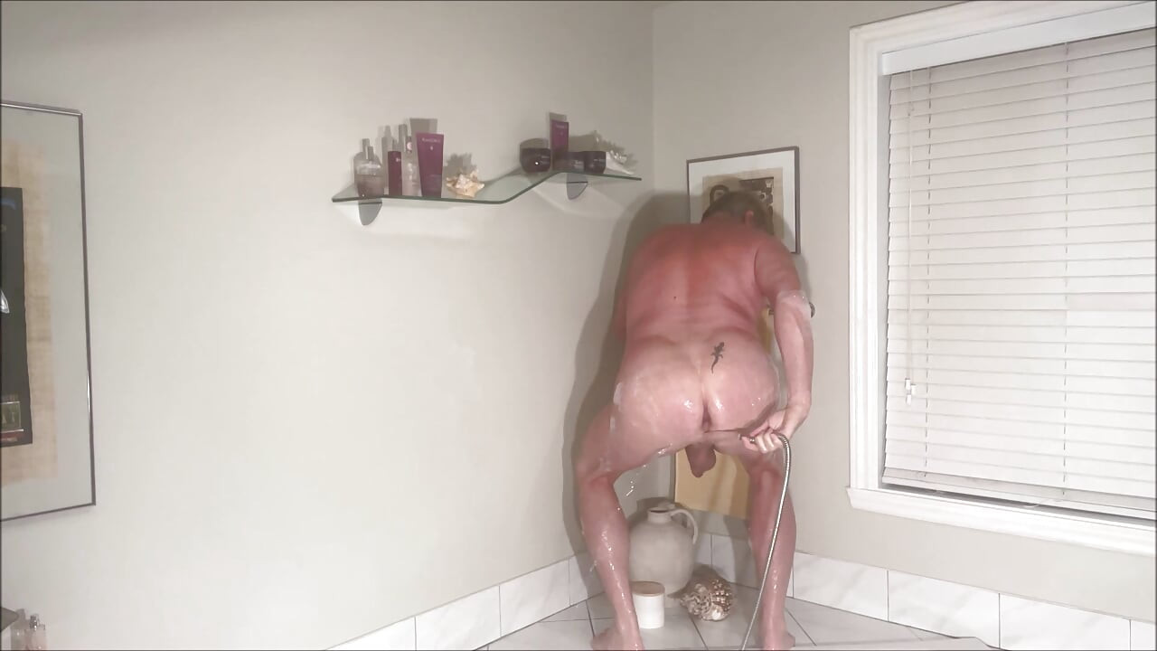 ENEMA BATHROOM SUITE 2