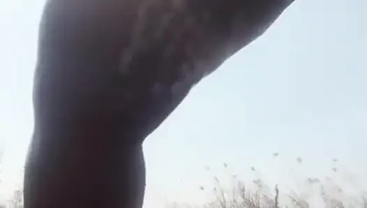 Африканские большие сиськи голышом в деревне в любительском видео
