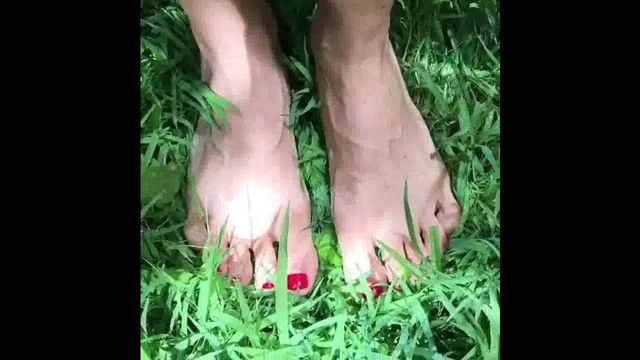 A Piedi Nudi Sull'erba