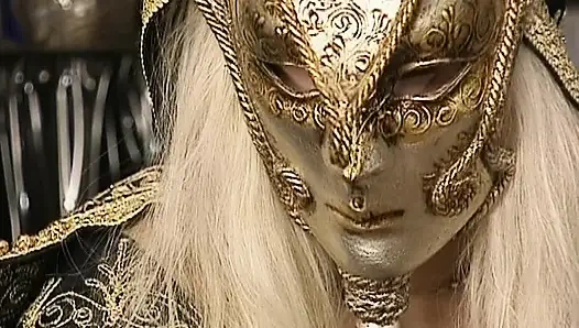 Schöne deutsche blonde puppe genießt sinnlichen analfick