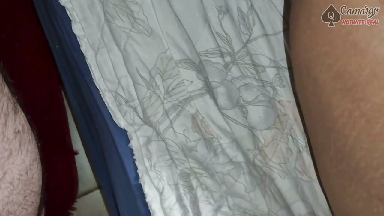 TIRA A CAMISINHA E GOZA NA MINHA BUNDA SAFADO