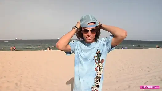 Perfektes teen zum ficken vom strand