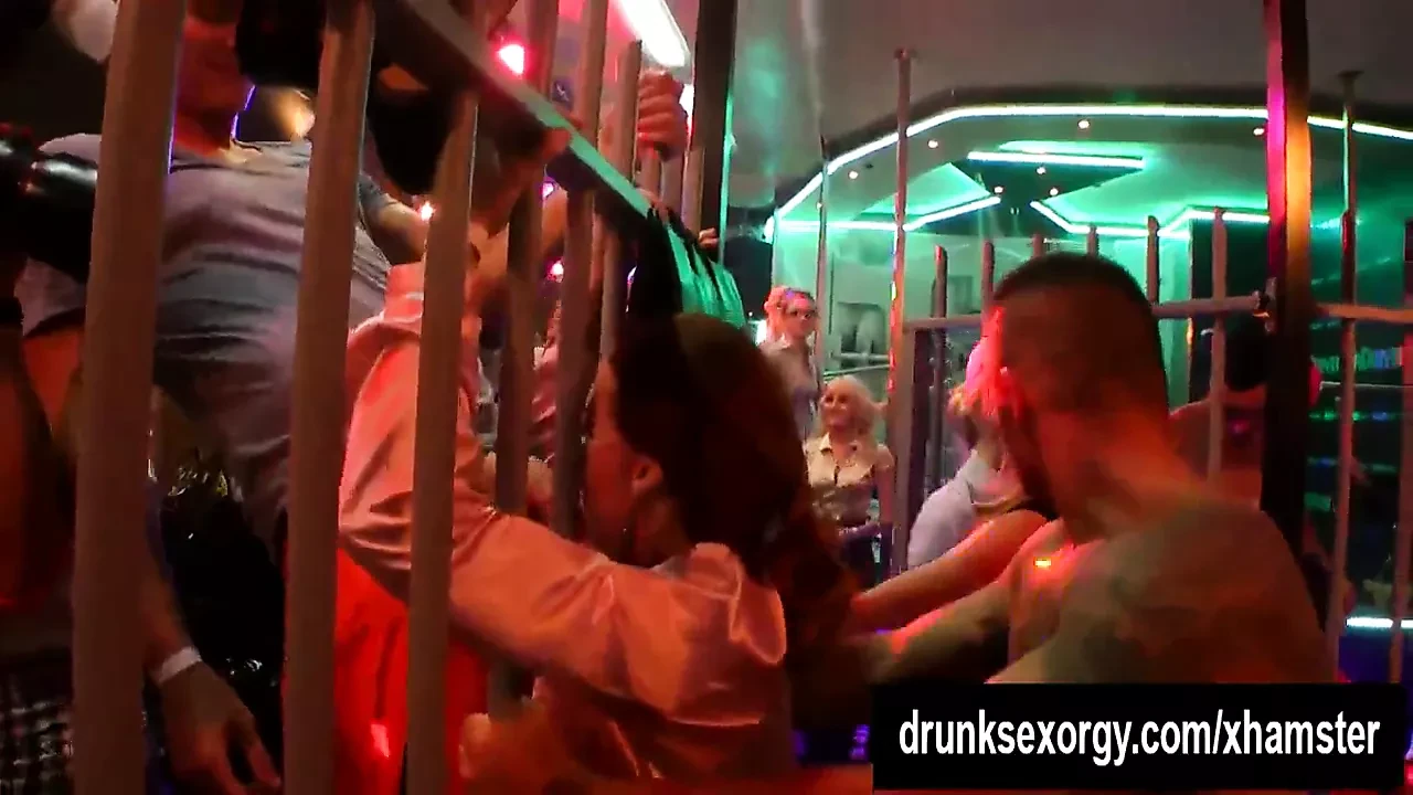 bi kulüp babes sahip olan kamu Seks orgy