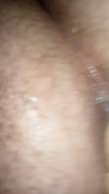 バイブレーターが初めて私の尻を突く p1