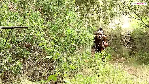 Ormandaki vahşi kadın onunla sikiştiğim zaman yaşamama izin veriyor